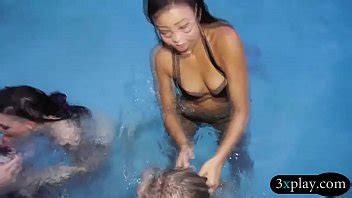 Bikini Babes Gives A Blowjob And Foursome By The Pool XNXX