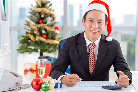 3 Reasons To Hire Seasonal Employees And How To Get Started