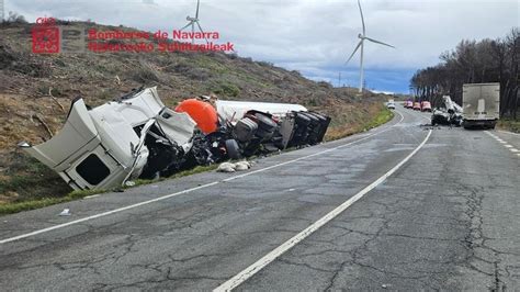 Tr Fico Un Camionero Muerto Y Un Herido Grave Al Colisionar Tres