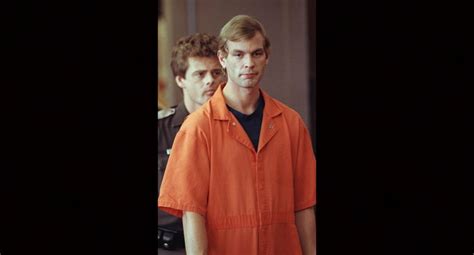 Jeffrey Dahmer En Netflix Confesiones Del Asesino Serial Que Retrata