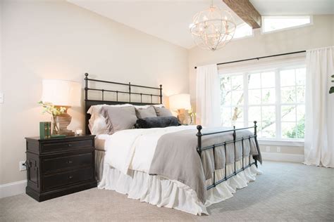 News And Stories From Joanna Gaines Magnolia Network Joanna Gaines Master Bedroom Fixer