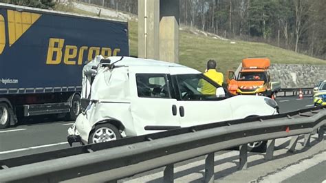 FOTO Prometna nesreča na štajerski avtocesti nastajajo zastoji