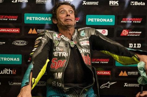 Termotivasi Warna Kuning Rossi Kejutan Sempat Di 3 Besar Di MotoGP