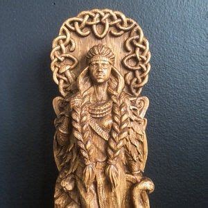 Hölzerne Hekate Statue griechische Göttin pagane Göttin Etsy de