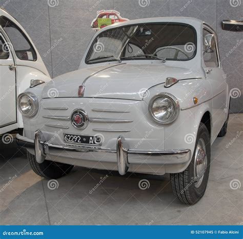 Fiat 500 Topolino image éditorial Image du radiateur 52107945