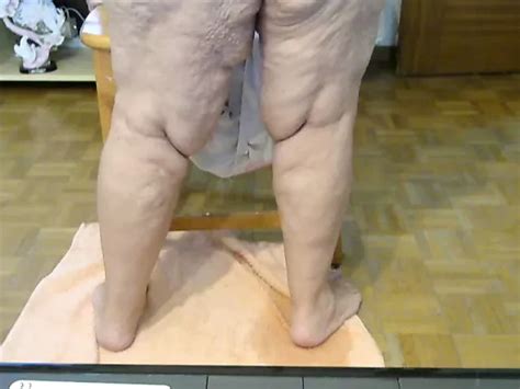 Gran culo gordo de abuela bbw Ella tiene años y me deja jugar con