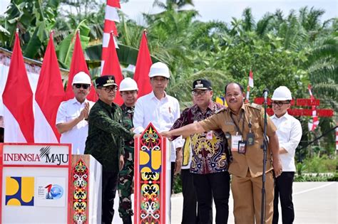 Jokowi Resmikan Pelaksanaan Inpres Jalan Daerah Sepanjang Km Di