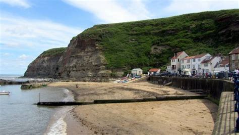 Staithes Beach - Yorkshire | UK Beach Guide