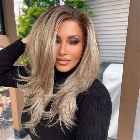 AISOM Jenna Iced Sweet Cream Blonde Layered Straight