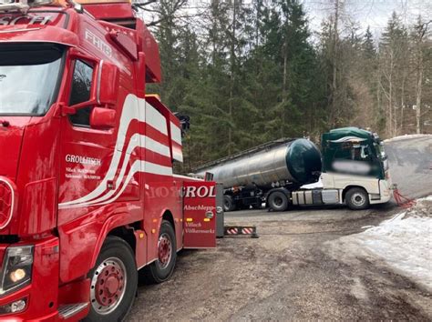 Bleiburg Sattelzug mit 24 Tonnen flüssiger Schwefelsäure blieb in