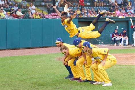 The Savannah Bananas Find A Place In Baseball For Dance Savannah Chat