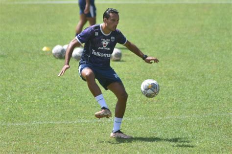 Persib Bandung Vs Persija Jakarta Ezra Walian Kami Siap Berjuang