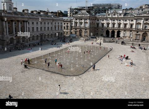 London Somerset House Courtyard In Summer Stock Photo Alamy