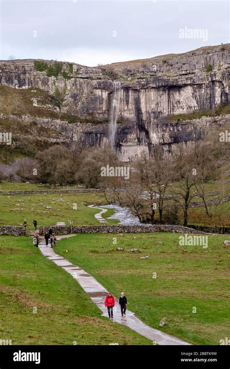 Malham Cove Waterfall 2015 Hi Res Stock Photography And Images Alamy