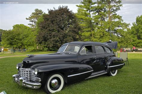 1942 Cadillac Fleetwood - Information and photos - MOMENTcar