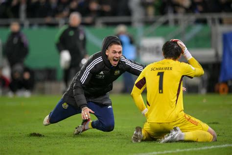 Fc Saarbr Cken Wirft Rekordmeister Fc Bayern M Nchen Aus Dem Dfb Pokal