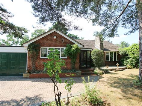 4 Bed Detached Bungalow For Sale In Kiln Ride Finchampstead Wokingham