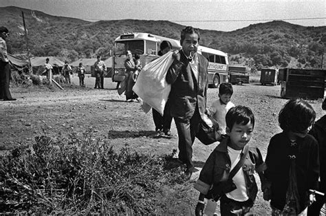 Photos Vietnamese Refugees Arrive At Camp Pendleton Los Angeles Times