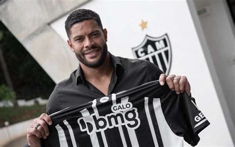 Atlético MG anuncia renovação de Hulk confira duração do contrato