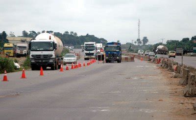 Yuletide Contractor To Stop Work Remove Barricades On Lagos Ibadan