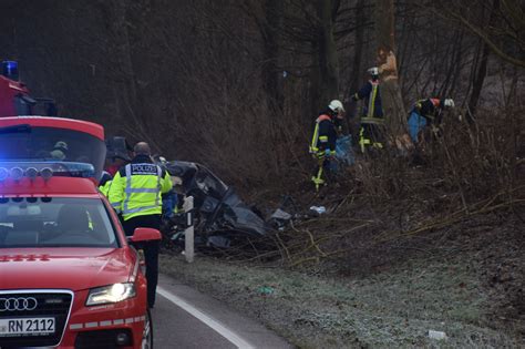 T Dlicher Unfall Bei Waibstadt Auto Kracht Auf B Gegen Baum