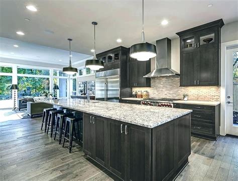 Create A Sleek Look: Grey Kitchen Cabinets With Black Countertops – HomeDecorish