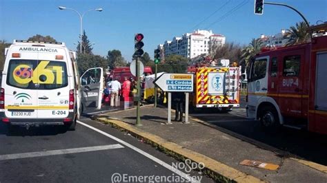 Un Muerto Y Dos Heridos En Un Accidente De Tráfico En Sevilla Capital