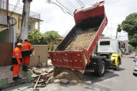 Prefeitura De Manaus Atua Em Obra De Manutenção De Rede De Drenagem No