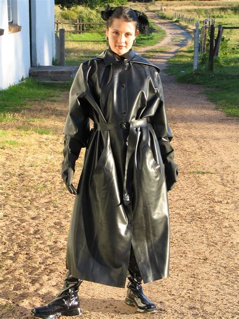 Rainweargirl A Place To Appreciate The Style Beauty And Practicality Of Rainwear In All Forms