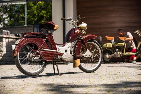 Simson SR 2 Motorower z bogatą przeszłością Opis historia dane