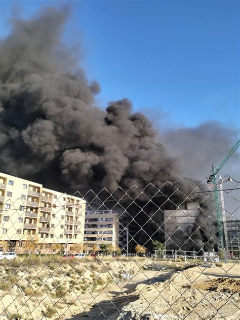 En Imágenes Incendio En Un Edificio En Construcción De Zaragoza Imágenes