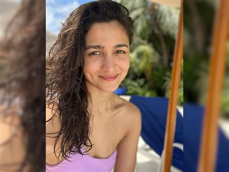 Alia Bhatt Drops Her No Makeup Look In New Selfie क्या आपने देखा है