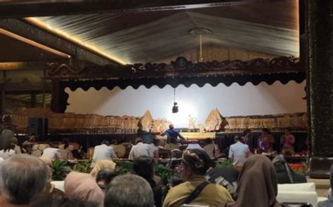 Pertunjukan Wayang Kulit Meriahkan Perayaan Malam Tahun Baru Di TMII