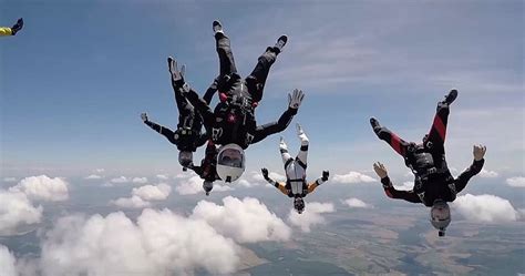 This Incredible Footage Shows 20 People Skydiving Together