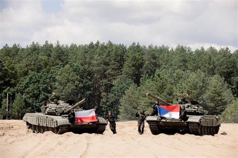 Залужний показав танки від Польщі та Чехії. Фото | Україна.інфо