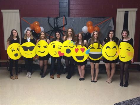 Diy Emoji Costumes Emoji Costume Group Halloween Costumes Teacher