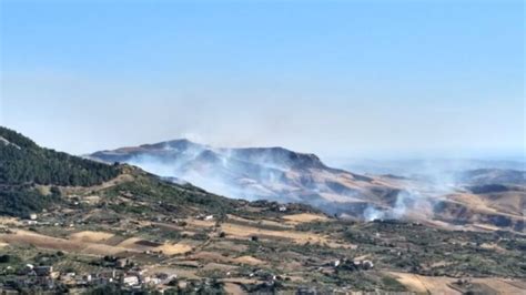 Santo Stefano Quisquina Vasto Incendio Nelle Campagne Sicilia ON Press