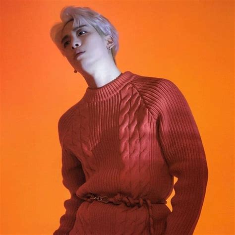 Pin De Whitney Miller Em Shinee Jonghyun Onew Jonghyun Musica