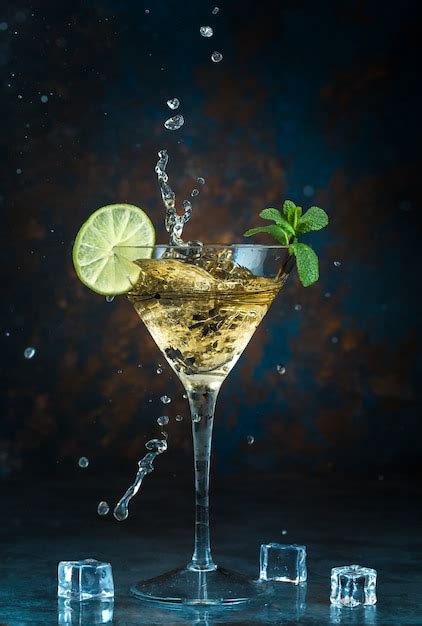 Premium Photo | Mojito cocktail in glass