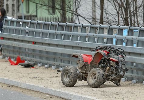 12 latek na quadzie spowodował wypadek Wjechał w 17 letniego kierowcę