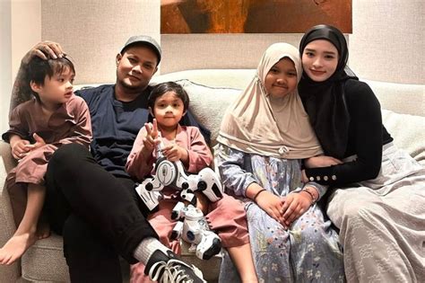 Inara Rusli Dan Virgoun Kompak Rayakan Malam Tahun Baru Bareng Rujuk