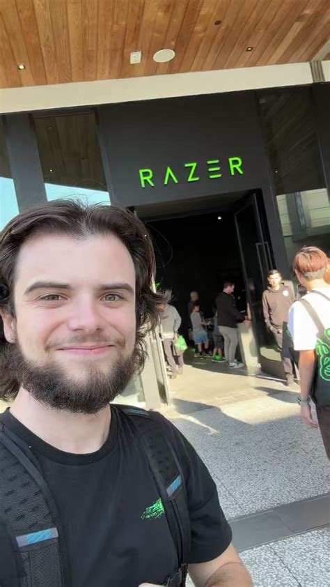 R Z R On Twitter Thanks For Coming To The Razerstore Los Angeles