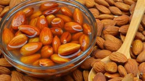 Benefits Of Eating Soaked Almonds IWMBuzz