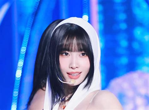 240302 Twice Momo ‘one Spark At Music Core Kpopping