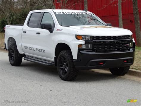 Summit White Chevrolet Silverado Custom Z Trail Boss Crew