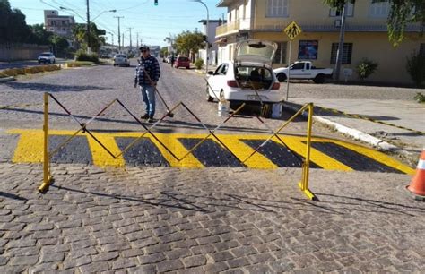 Novo Trecho De Via P Blica Recebe Pintura De Sinaliza O Em Camaqu