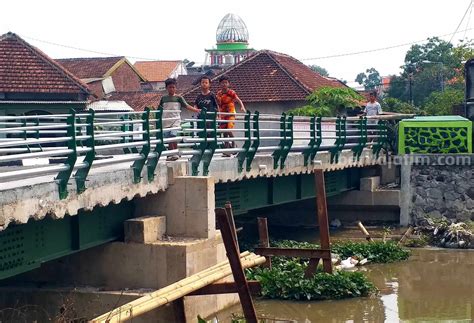 Jembatan Penghubung Krian Dengan Balongbendo Sidoarjo Rampung