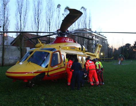 Scarica Unauto Da Una Bisarca E Travolge Una Dipendente