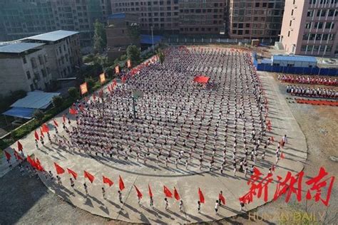 4000餘人同升國旗、同唱國歌，耒陽市五里牌小學致敬祖國 每日頭條