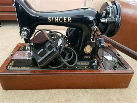 Vintage Singer K Sewing Machine In Original Box And In Excellent